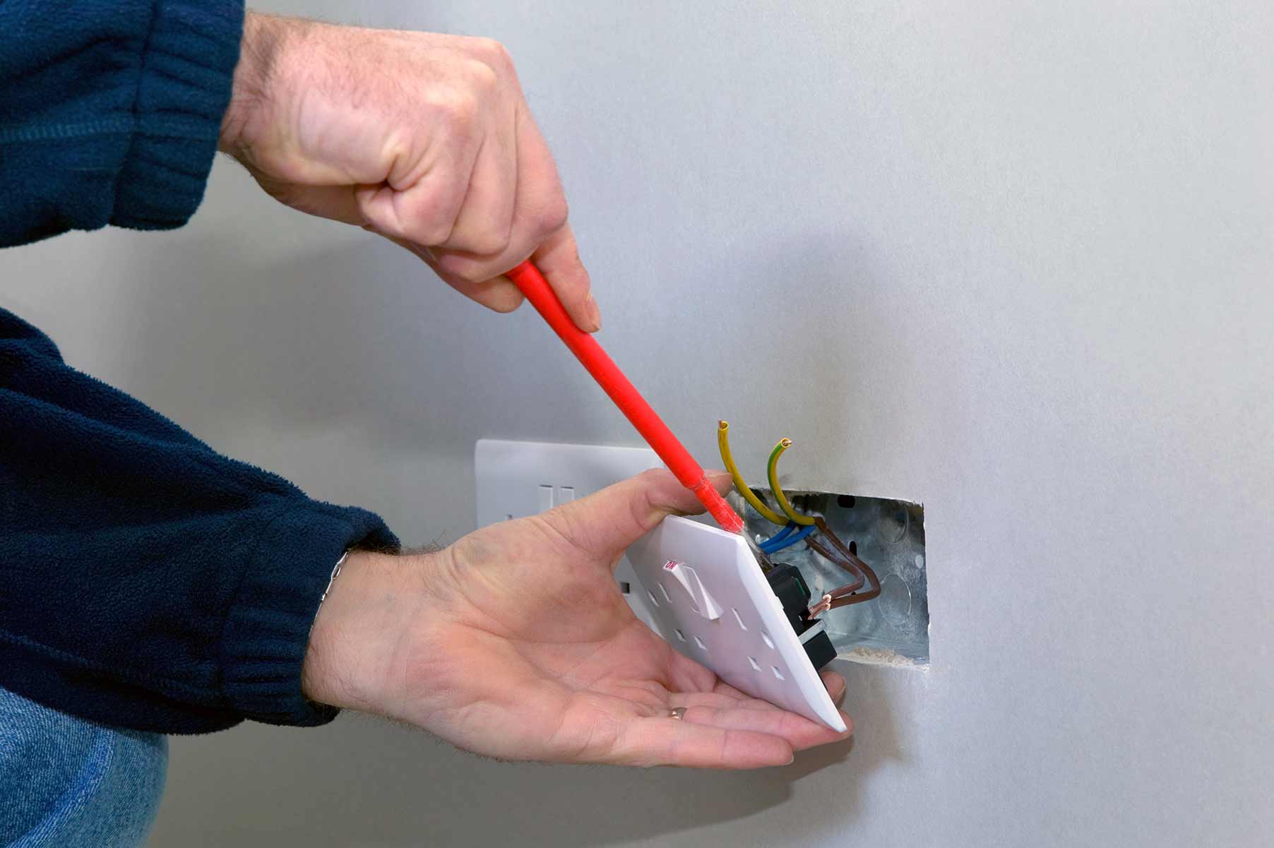 Our electricians can install plug sockets for domestic and commercial proeprties in Bishops Stortford and the local area. 